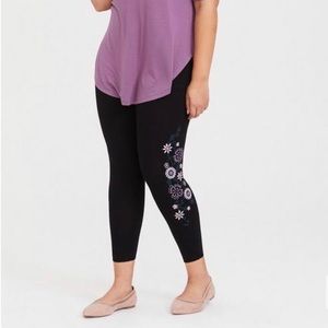 Torrid Spring Floral Embroidered Sides Black Premium Crop Leggings
